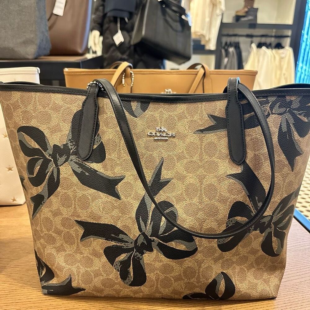 NWT ❤️ LAST ONE ❤️ Coach City Tote Bag Signature Canvas Bow Print Shoulder Bag